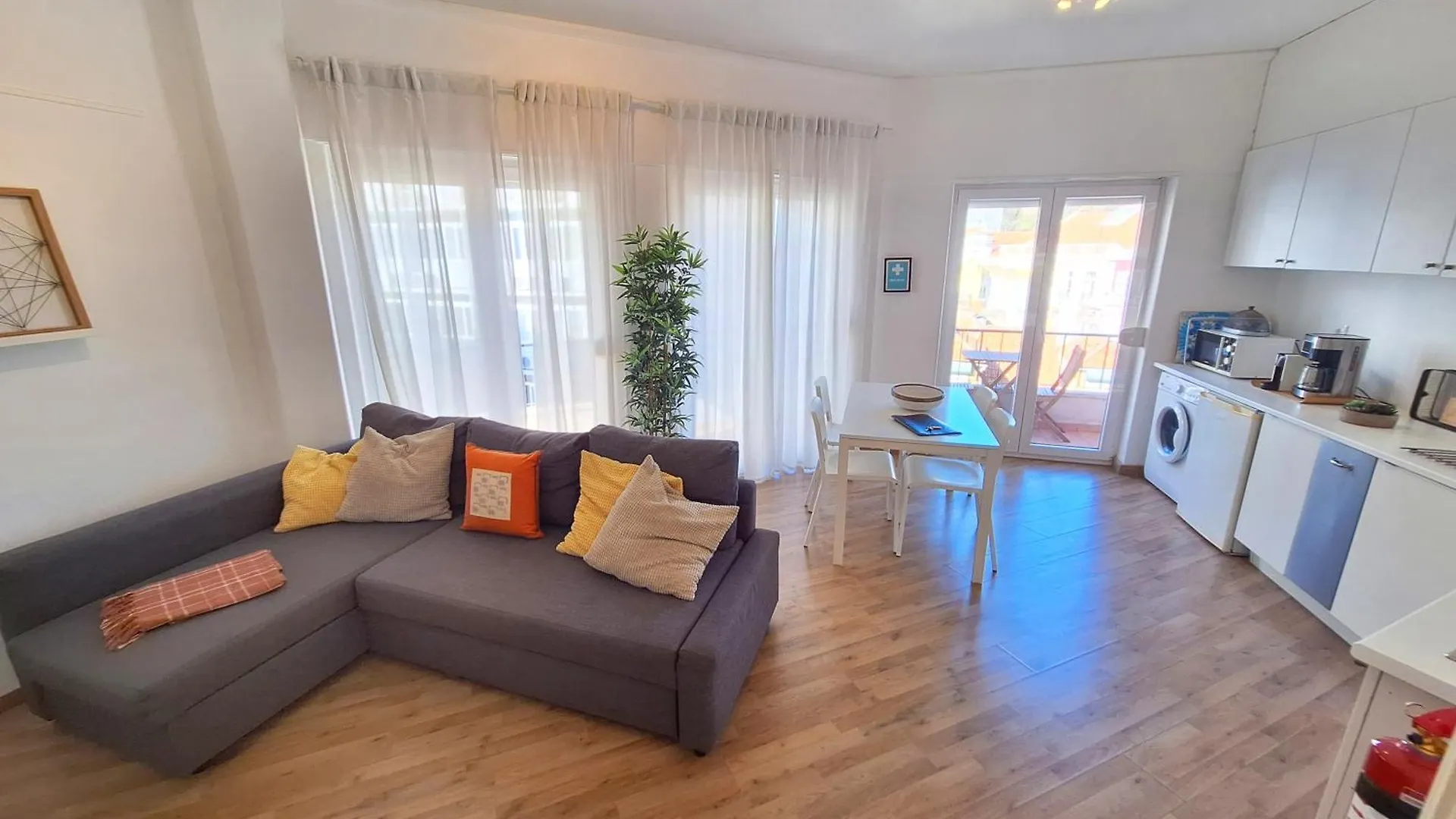 Luminous Lisbon Apartment 0*,