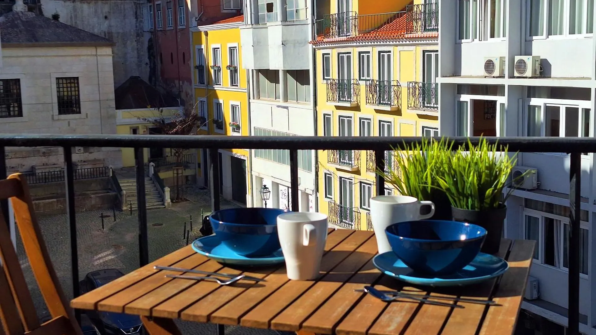 Luminous Lisbon Apartment