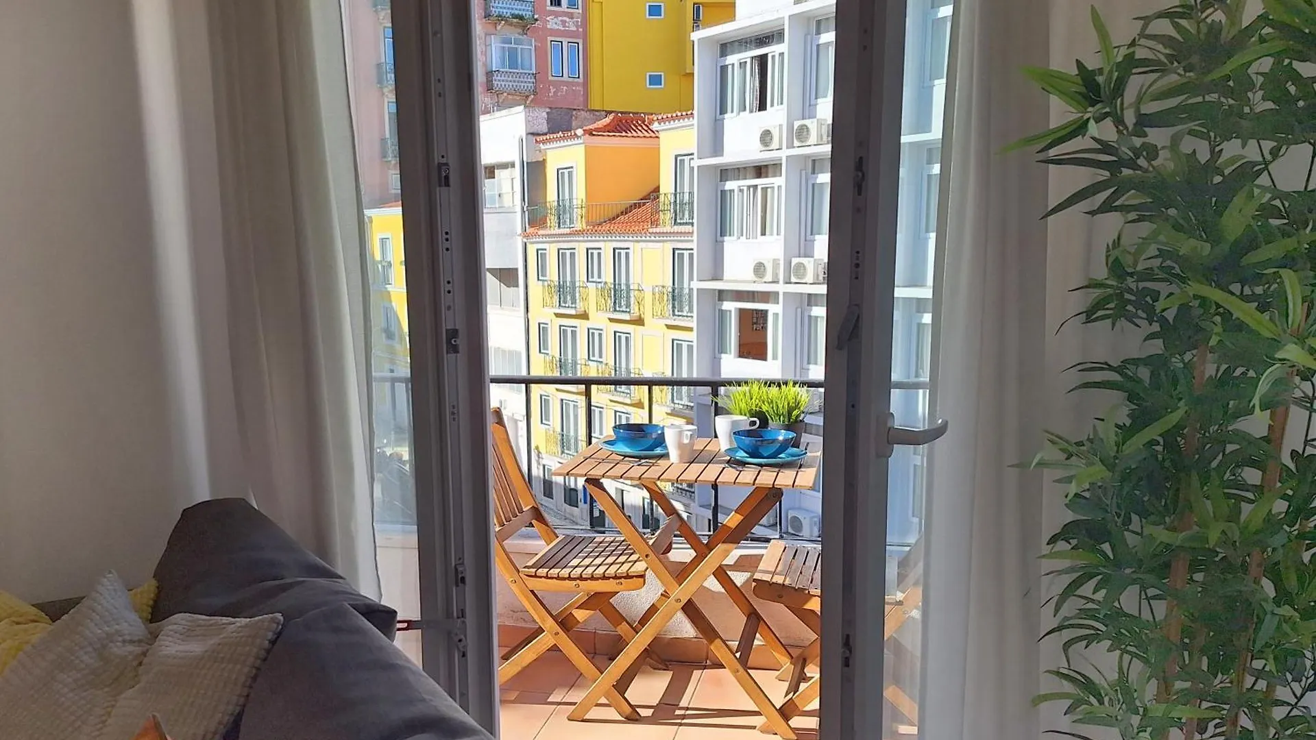 Luminous Lisbon Apartment